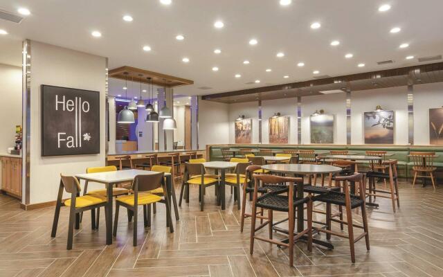 Fairfield Inn & Suites by Marriott Kansas City Shawnee