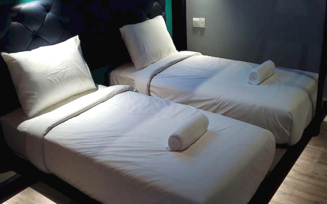 Tube Hotel Melaka – Guest Rooms – Alor Gajah