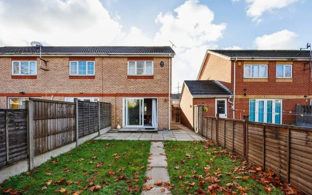 Remarkable 2- Bed House in Barking Essex
