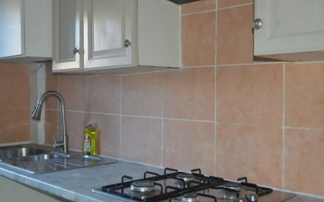 Colindale/sleeps7/privategarden/3br/freeparking/