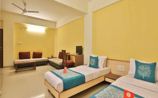 OYO 11718 Hotel Shivarth