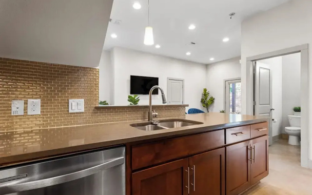 Chic & Homey 3BR Close to Downtown