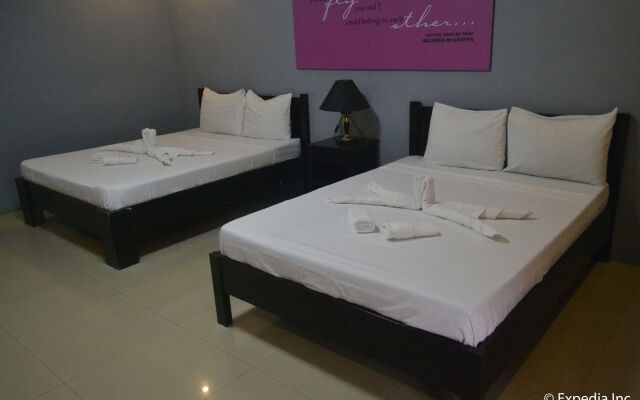 The Q Hotel & Restaurant