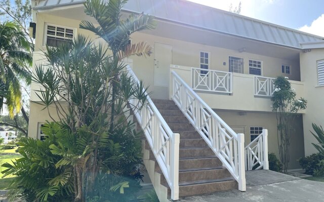 Rockley Golf 810 is a 2 Bedroom, 2 Bathroom 1st Floor Apartment With Pool