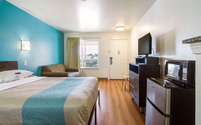 Motel 6 Portland, OR Mall 205