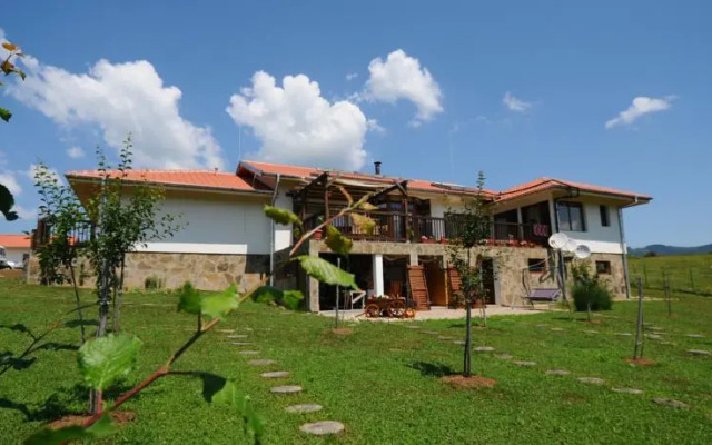 Tabashko Tarn Guest House