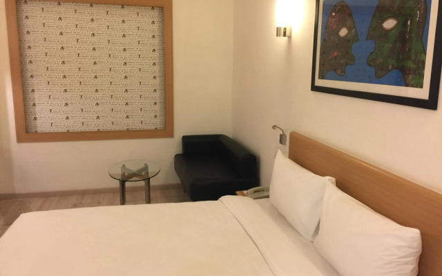 Red Fox by Lemon Tree Hotels, Sector 60, Gurugram