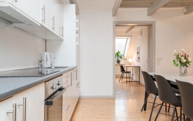 Sanders Boulevard - Cute 2-bdr Apt By the Canal