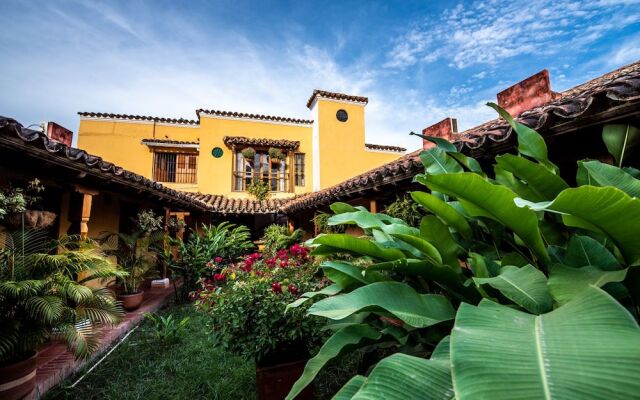 La Casa Amarilla