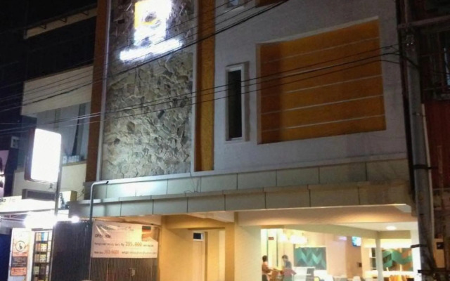 ZEN Rooms Pasar Ikan Losari