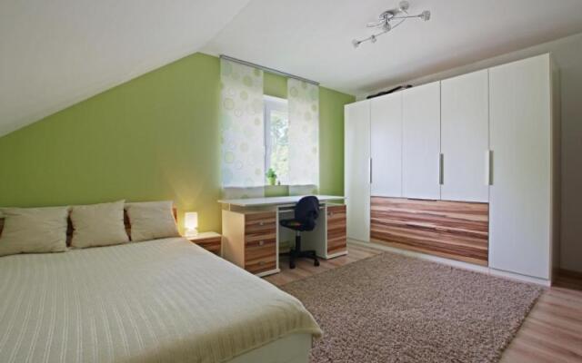 ID 4945 - Private Rooms