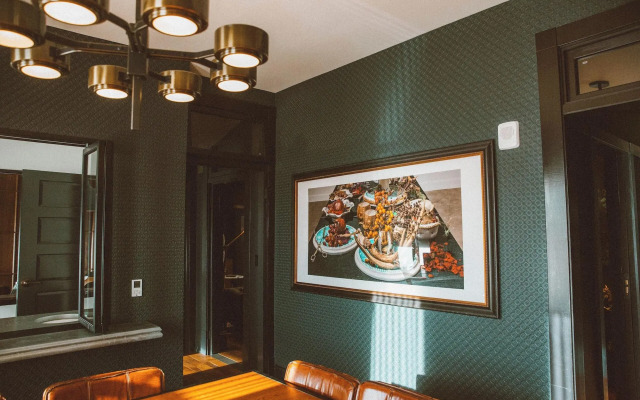 Crossroads Hotel