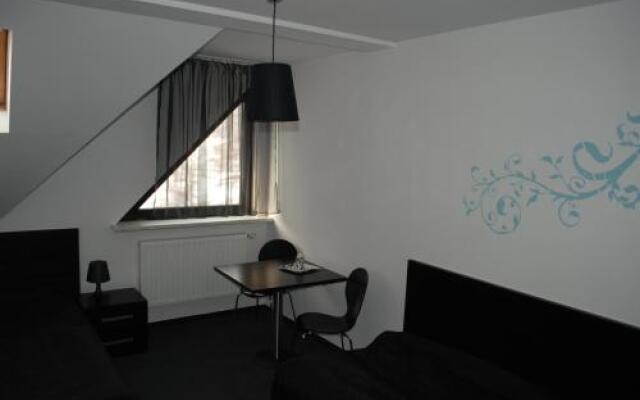 Hotel Black & White