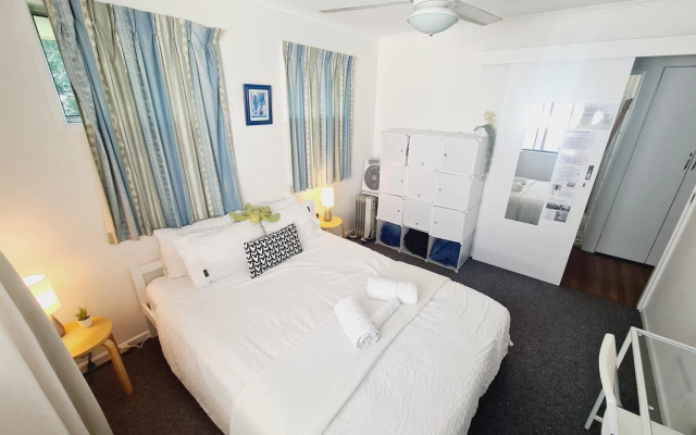 Amazing City Location-Private Room in a Share House-2 Rooms available!!