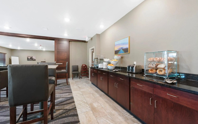 Cobblestone Hotel & Suites - Urbana