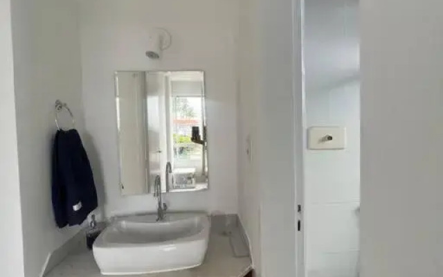 1/4, sala. Porto da Barra.