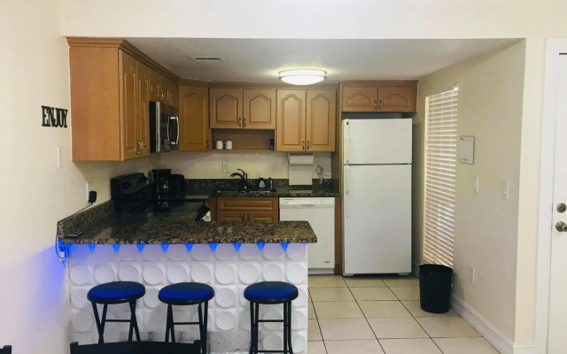 Spacious Condo close to Siesta