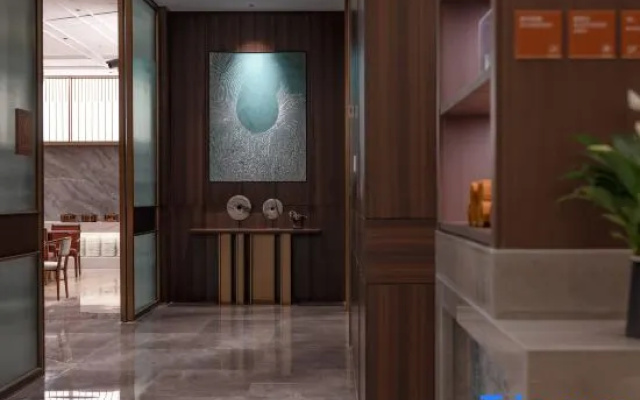 Haining Yanguan Maison New Century Resort Hotel