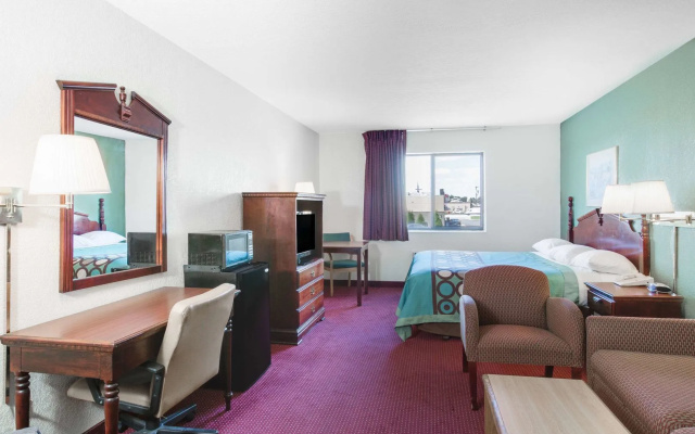 Super 8 by Wyndham Kennett