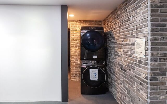 Brown-Dot Hotel Beomcheon