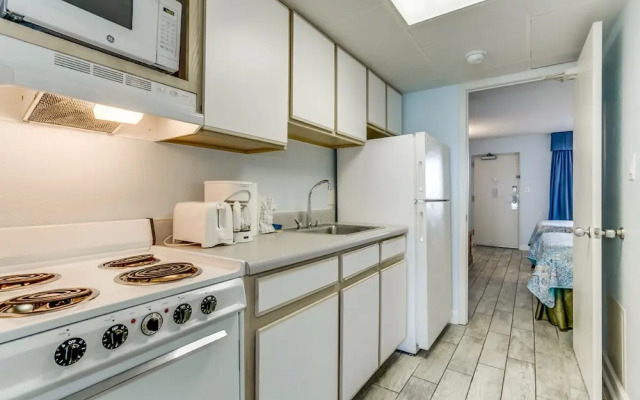 Oceanfront Boardwalk Condo w Private Balcony & Close to the Beach
