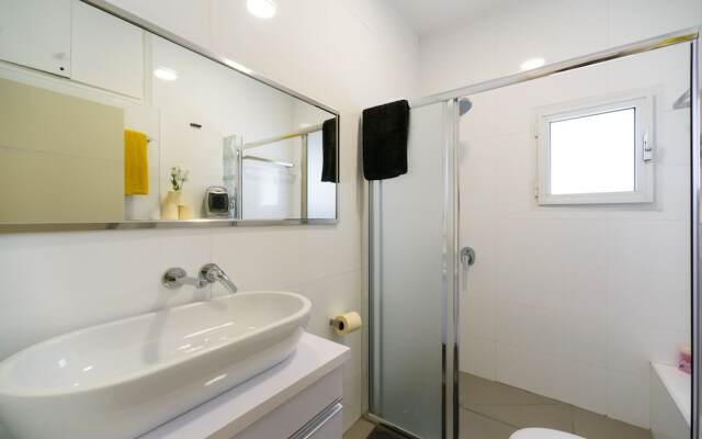 Penthouse & Terrace near Hilton by FeelHome