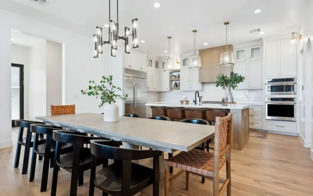 Break Point 6 Bedroom Home