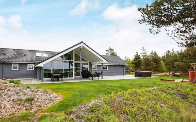 10 Person Holiday Home in Romo