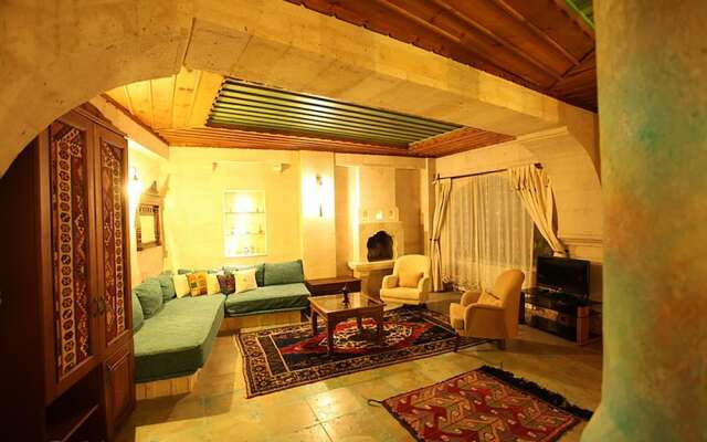 Blue Valley Cave Hotel