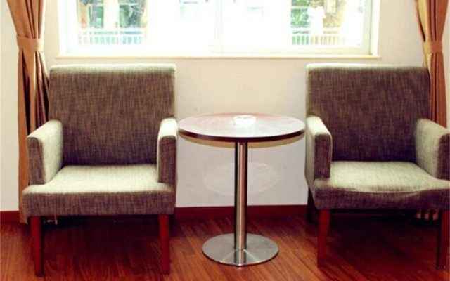 Yi Jia Holiday Hotel