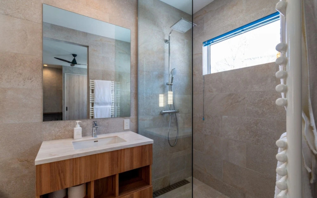 Off Piste Chalet by H2 Life