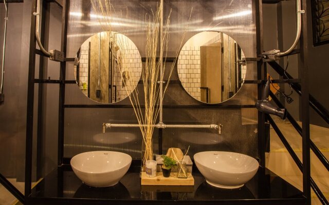 Box Poshtel