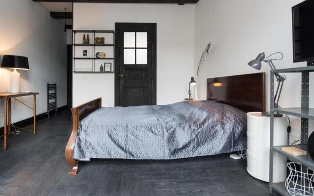 The Black Canal view private studio