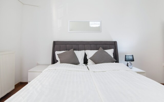 Midtown Apartment by CorfuEscapes