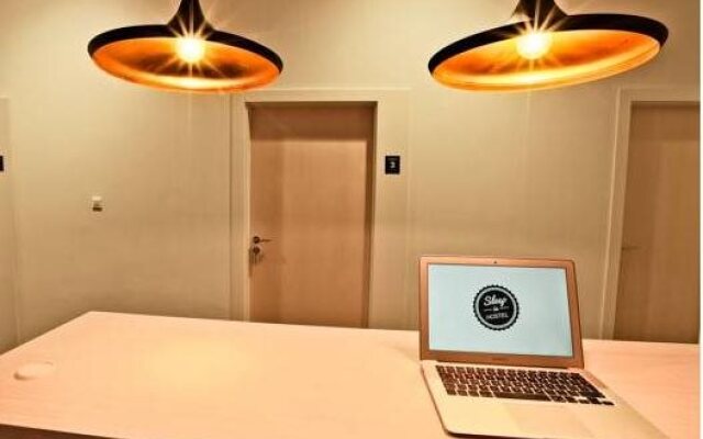 Sleep in Hostel & Apartments