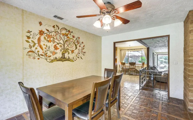 Spacious Home - 6 Mi to Downtown Fresno!