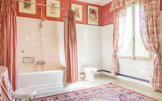 Luxurious Mansion in Crespignaga With Swimming Pool