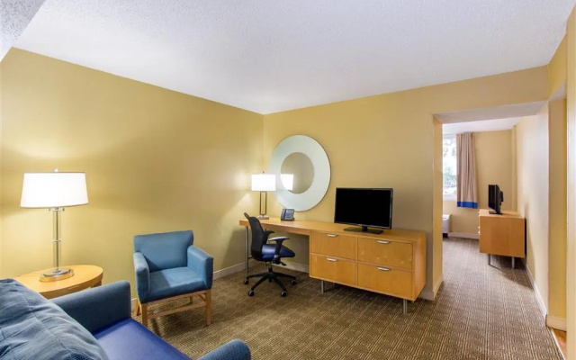 La Quinta Inn And Suites Sarasota