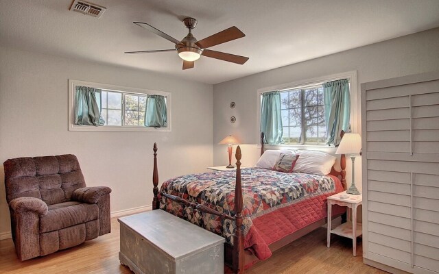 Fantasy Oaks Lodge 4 Bedroom Home by RedAwning