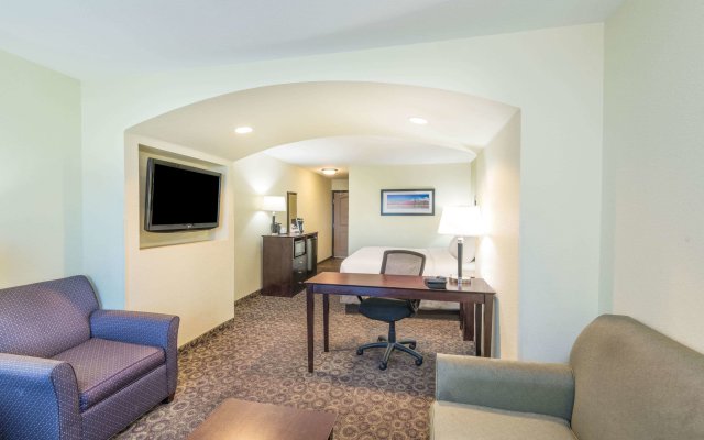 La Quinta Inn & Suites by Wyndham Las Vegas Airport South