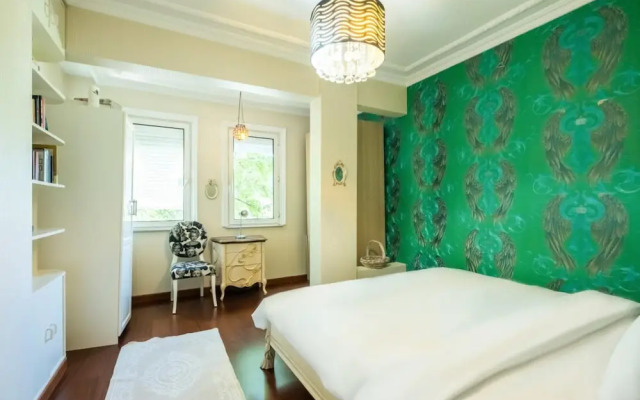 Luxurious Villa With Bosphorus View in Cengelkoy