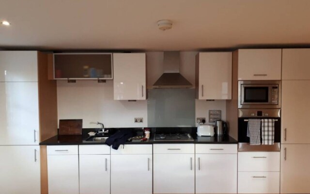 2 Bedroom Flat Sleeps 4 in Balham