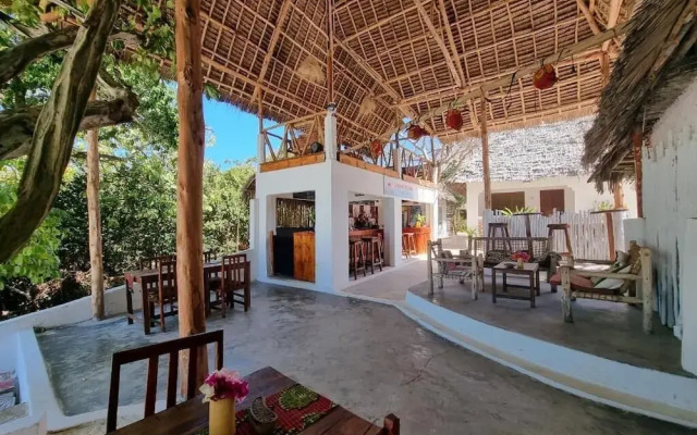 Red Monkey Beach Lodge