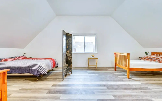 Ludlow Townhome: 3 Mi to Okemo Mountain!