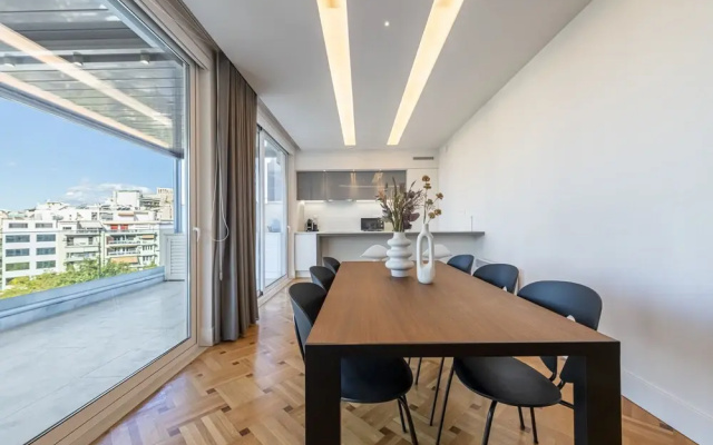 Phaedrus Living: City Center Luxury Flat N. Kosmos