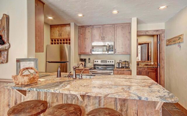 1710 The Willows 1 Bedroom Condo by RedAwning