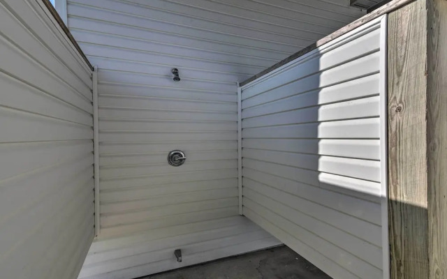 Bayfront Fishing Pier: Galveston Island Home!