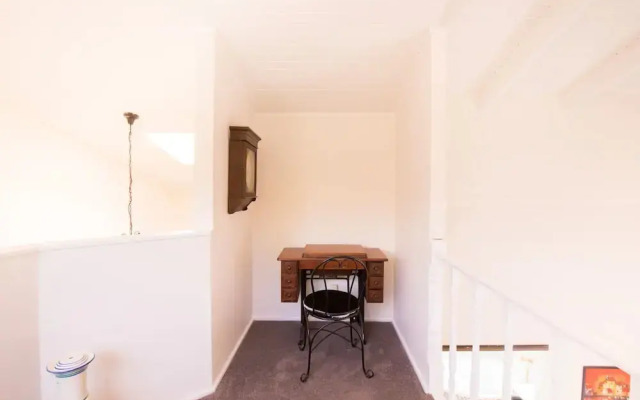 Modern 4 Bedroom Family Home With Pool