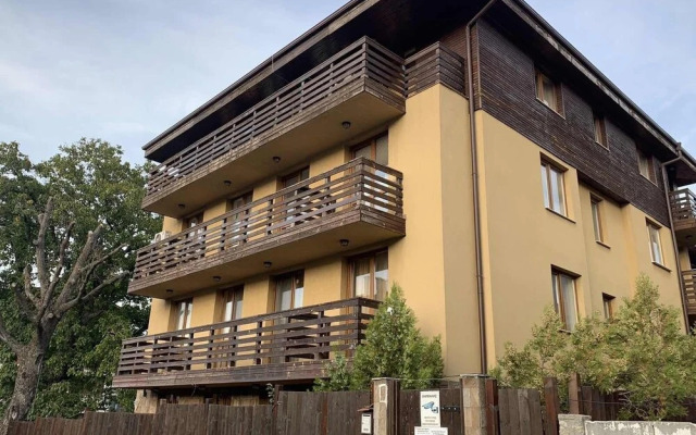 Stayinn Banderitsa Apartment in Bansko With Queen Size bed and Kitchen