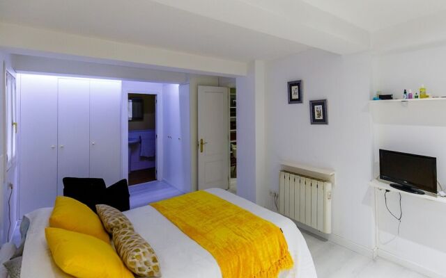 OLD TOWN VIII apartment by Aston Rentals